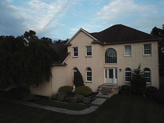2nd image of 213 Putters Cir