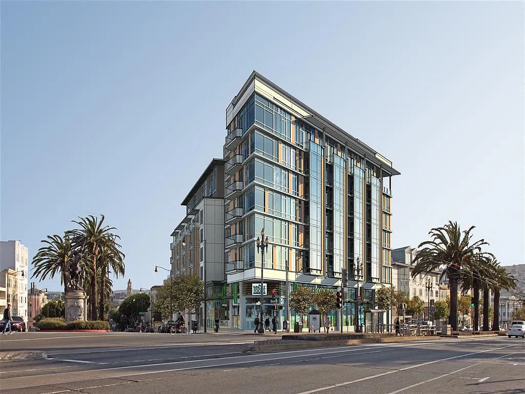 38 Dolores — Photo 1