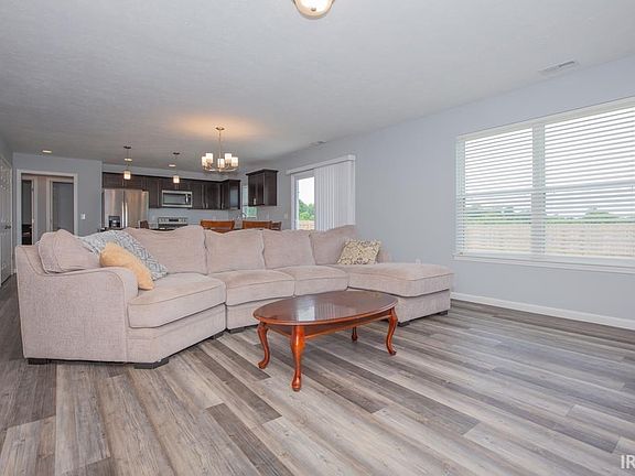 2nd image of 611 S Cathy Dr