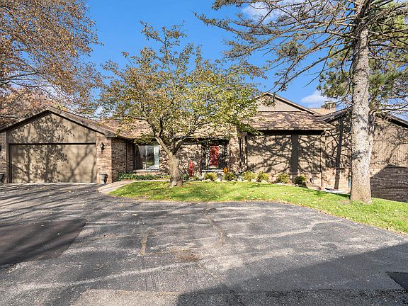 2nd image of 3650 Woodcliff Dr