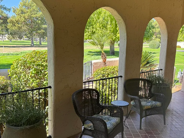 1009 N Villa Nueva Dr — Photo 3