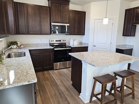 4th image of 235 Norman Ave