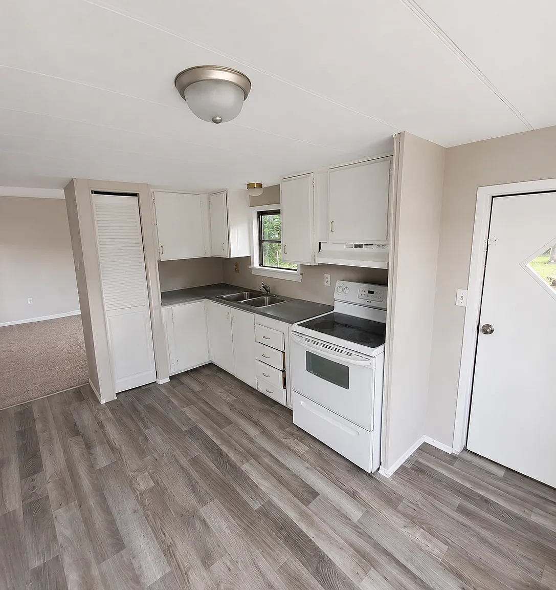 2 bed, $1,100 — Photo 1