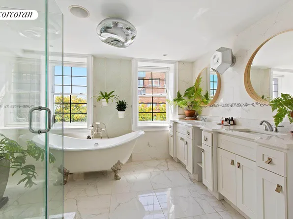 333 Gates Avenue image 10 of 22