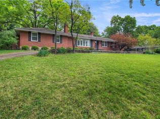 9200 Belinder Rd, Leawood, KS 66206