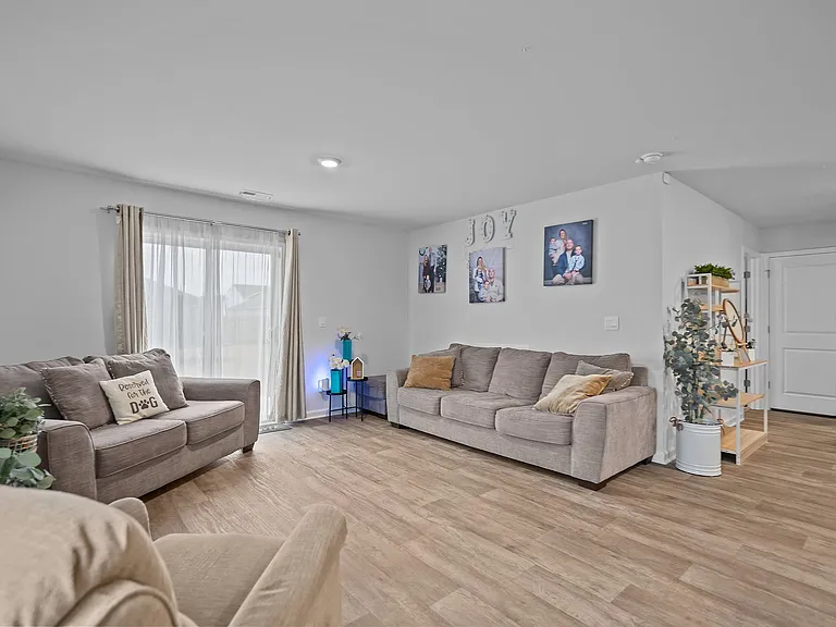 402 Folkstone Rd — Photo 22