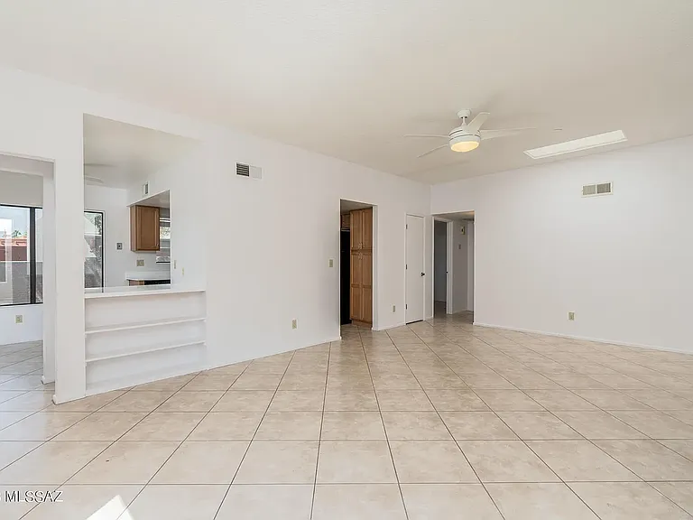 4461 E Bullrush Ln — Photo 2