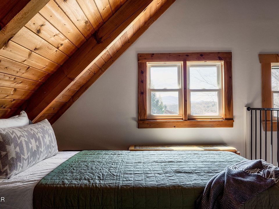 37th image of 1008 Walini Way