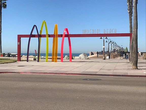 2 blocks to Imperial Beach Fishing Pier