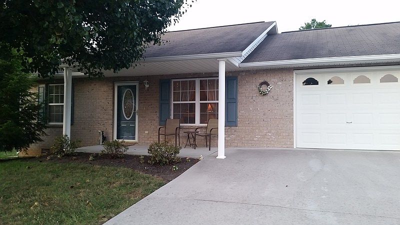 Brick home on quiet culdesac