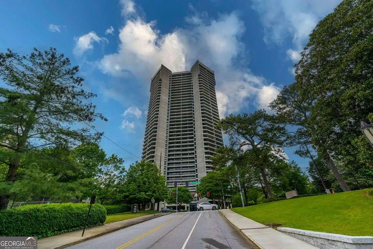 2660 Peachtree Rd NW APT 6C photo 1