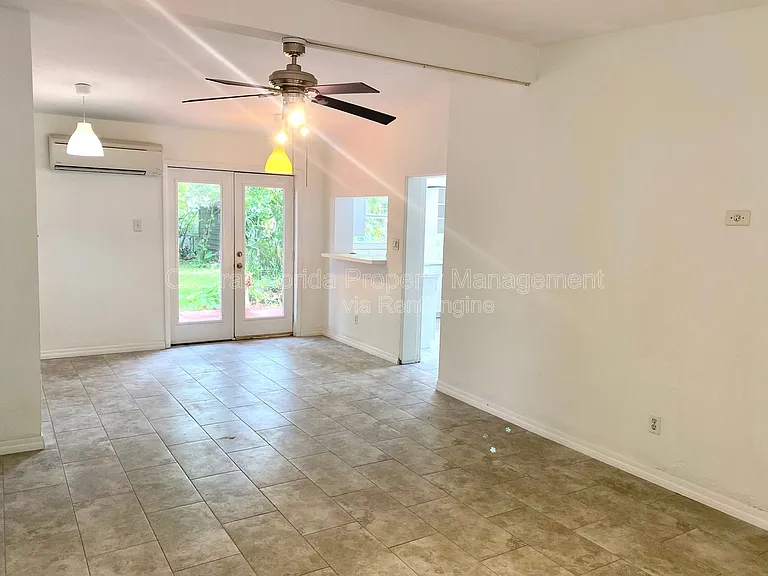 4030 Corrine Dr — Photo 4