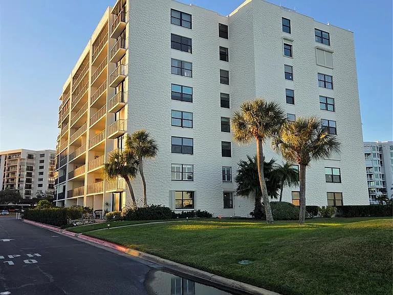 100 Oakmont Ln #305 — Photo 31