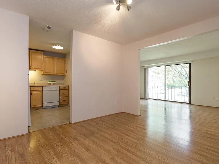 4 Brookside Dr #7 — Photo 10