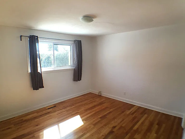 19 Meadowlands Dr W — Photo 24