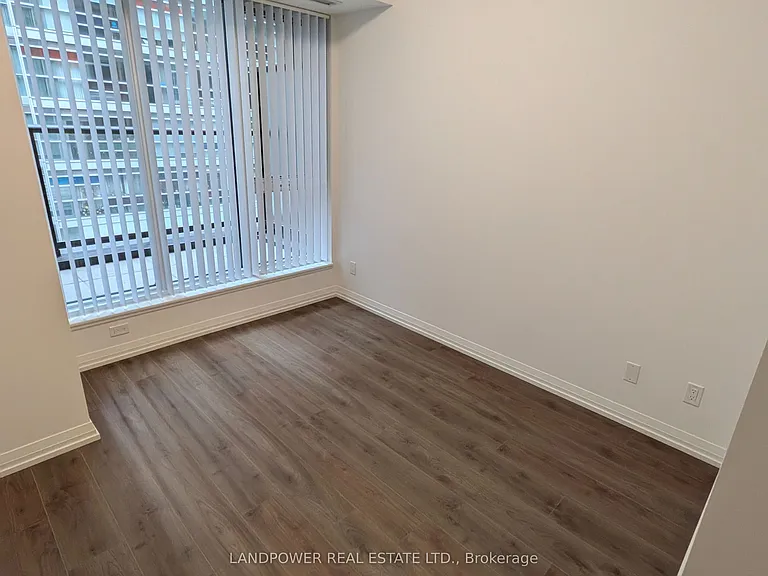 400 King St W #510 — Photo 12