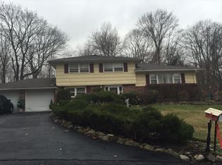 4 Bonnie Ct, Spring Valley, NY 10977