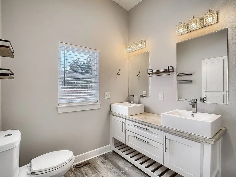 417 N West St — Photo 19