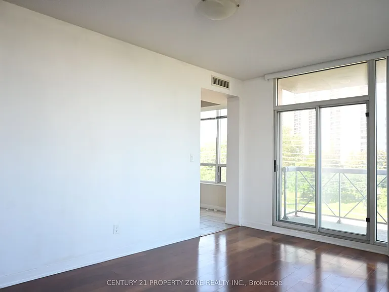 1359 Rathburn Rd E #405 — Photo 8