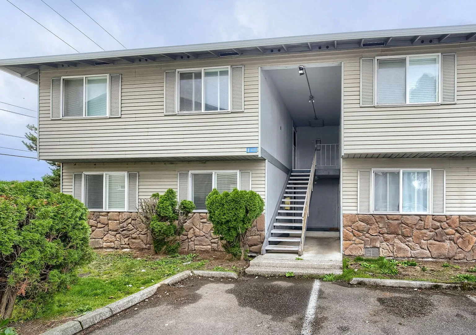 3022 Seatac — Photo 1