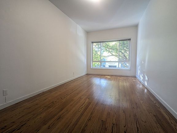 4th image of 1040-1050 Cole St #1042