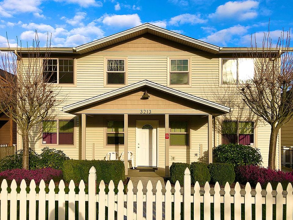 Designer 4 PLEX in city