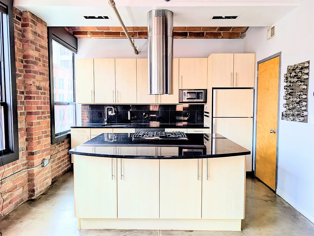 2 bed, 2.0 bath, 1512 sqft, $5,250 — Photo 2