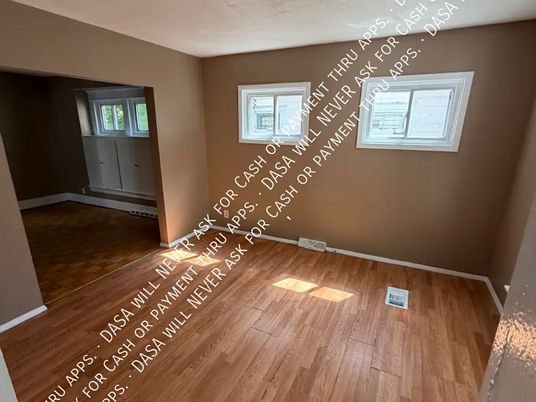 492 Augustine St — Photo 3