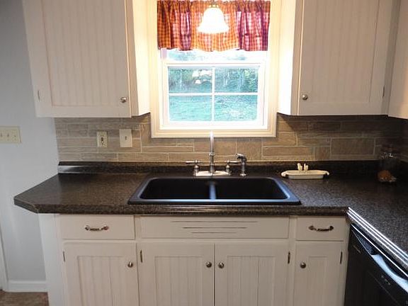 2nd image of 5 Louise Ln