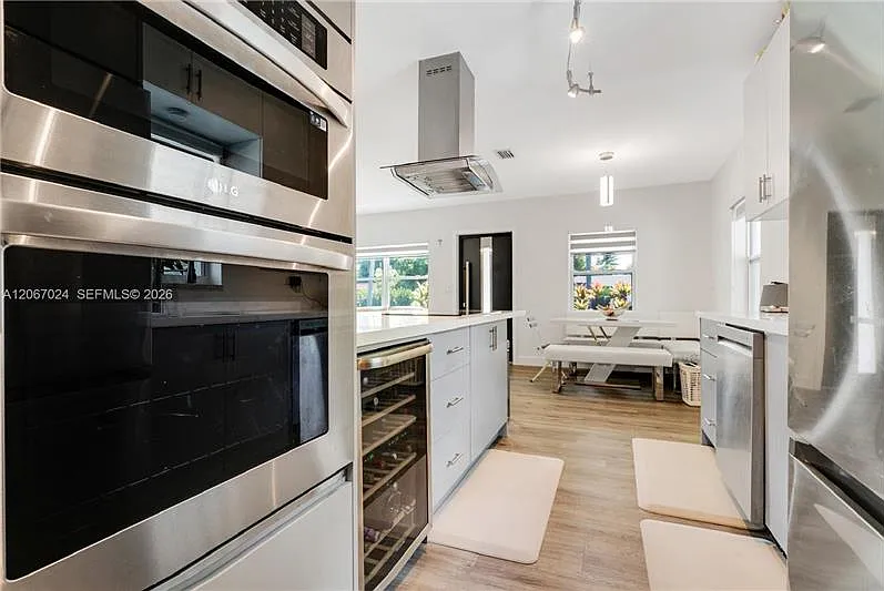 3 bed, $3,600 — Photo 2
