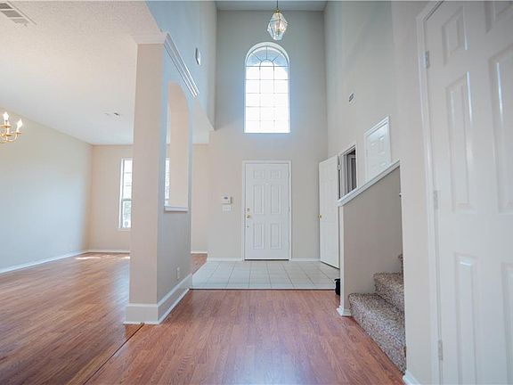 2nd image of 4801 Parkmount Dr