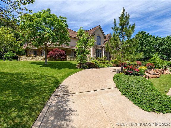 3rd image of 2201 Deerfield Pl