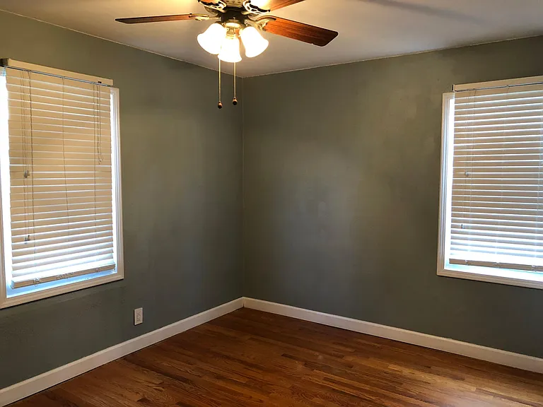 9839 Meadow View Dr — Photo 15