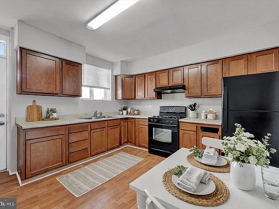 4th image of 3408 E Fairmount Ave