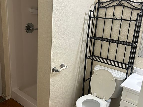 4th image of 2323 Jordan St #2321