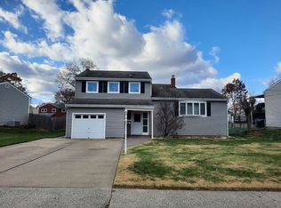 8 Woodlawn Rd, Somerset, NJ 08873