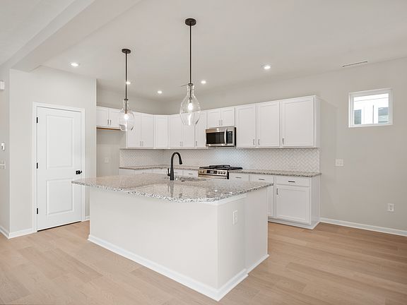 5th image of 817 Rose Garden Way