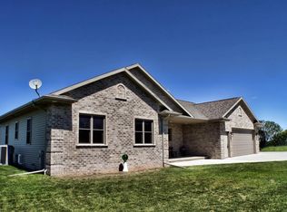 2940 Apple Creek Rd, De Pere, WI 54115