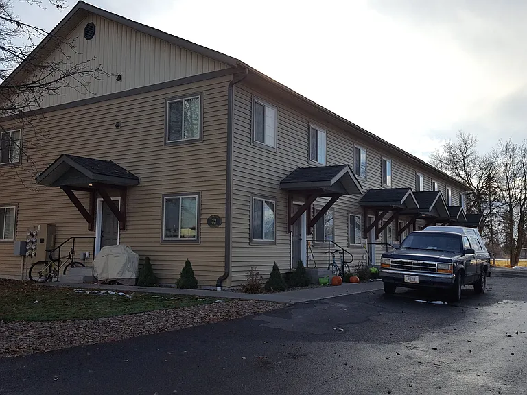 32 W Evergreen Dr — Photo 2