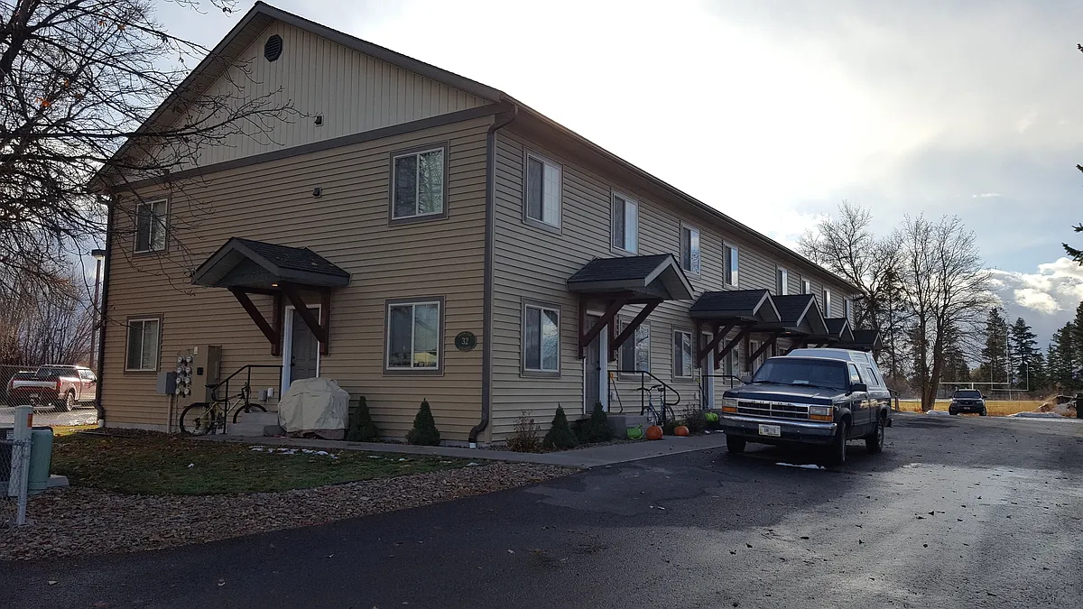 Building Photo - 32 W Evergreen Dr