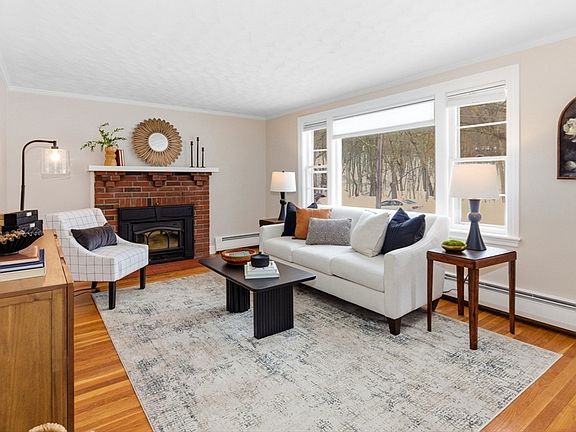 2nd image of 149 Horn Pond Brook Rd