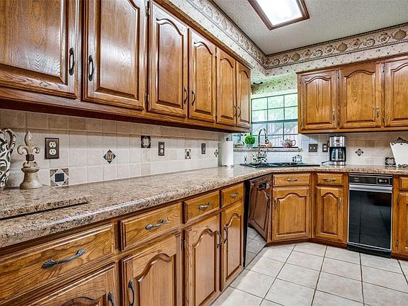 2nd image of 1212 Rainbow Cir