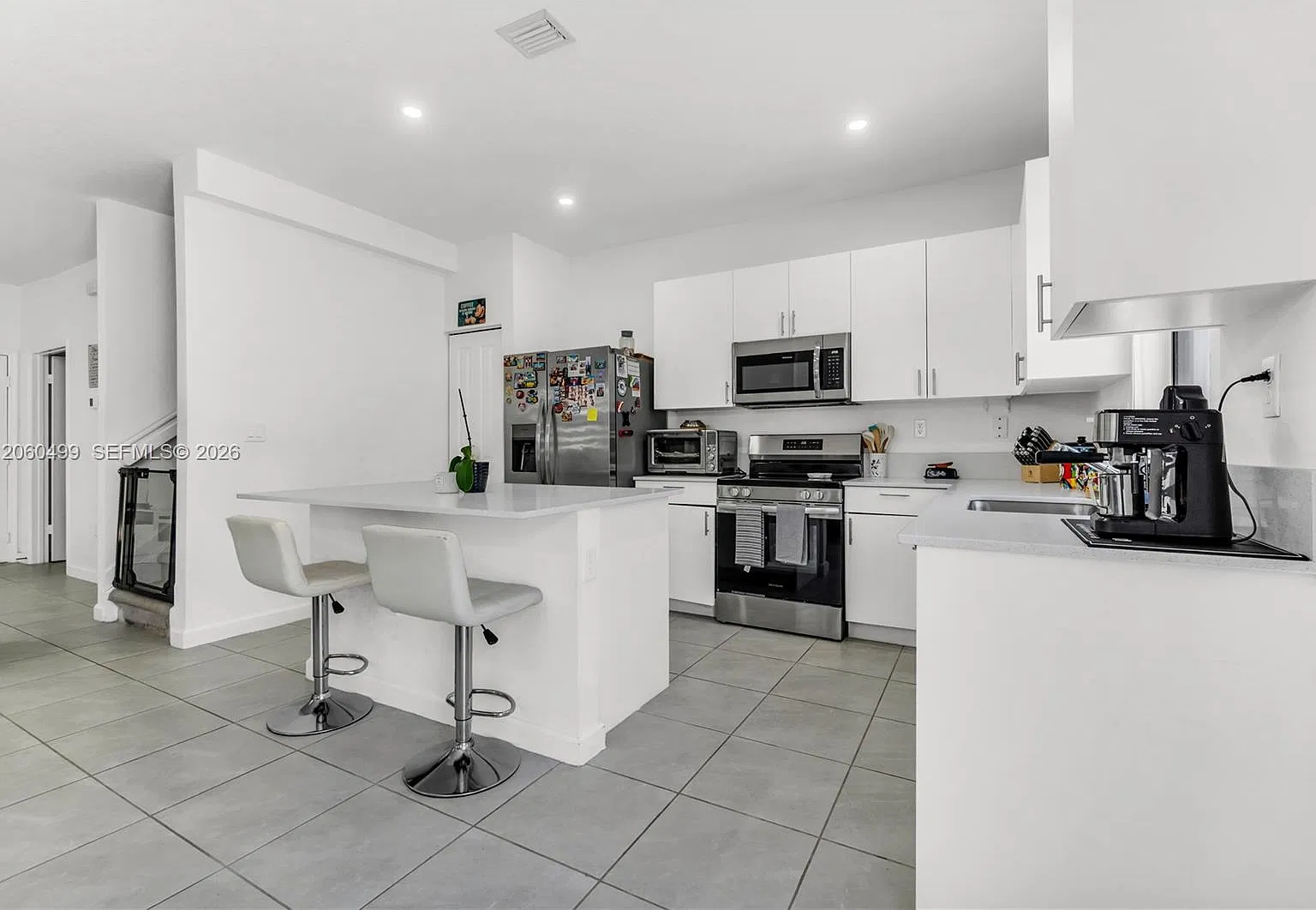 4 bed, 2.5 bath, 1828 sqft, $3,600 — Photo 3