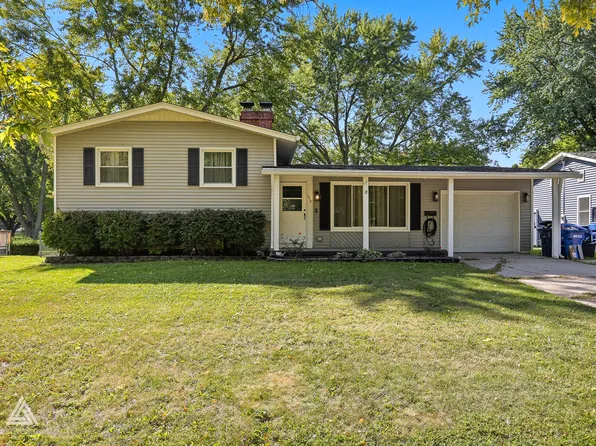 910 Dawn Ct, Dekalb, IL 60115