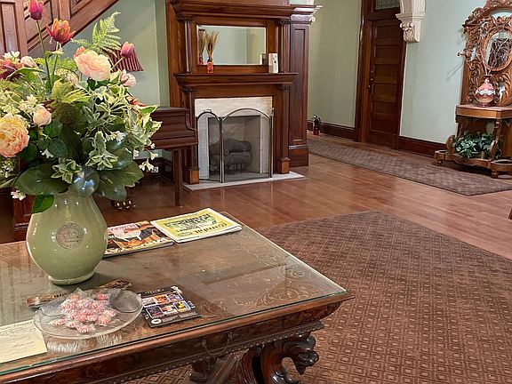 2nd image of 4514 Prytania St APT 10