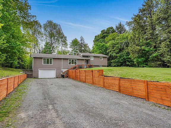 3rd image of 1420 Lacroix Rd
