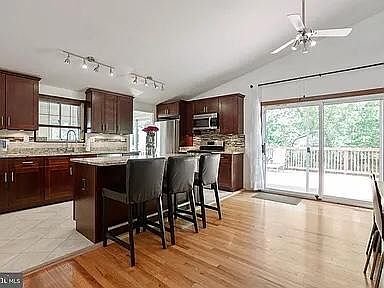 5th image of 715 Fletcher Pl