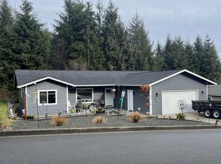 351 Providence Dr, Reedsport, OR 97467