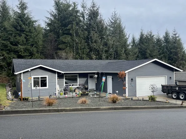 351 Providence Dr, Reedsport, OR 97467