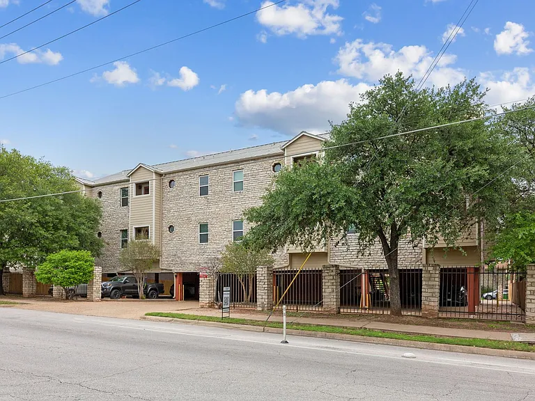 Stone Hill Apartments — Photo 21